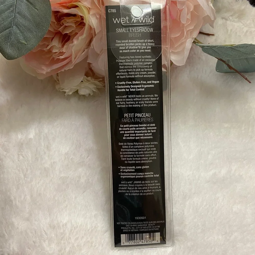 Wet n Wild White & Pink Small Eyeshadow Brush NIB